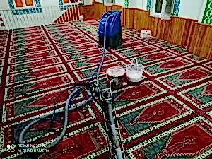 Profesyonel cami halısı temizleme makinesi ile yıkama işlemi