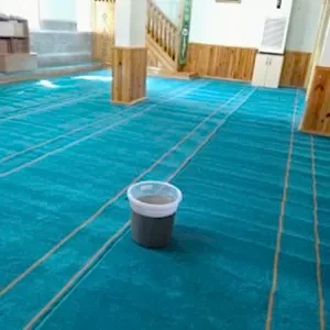 Profesyonel cami halısı temizleme makinesi ile yıkama işlemi